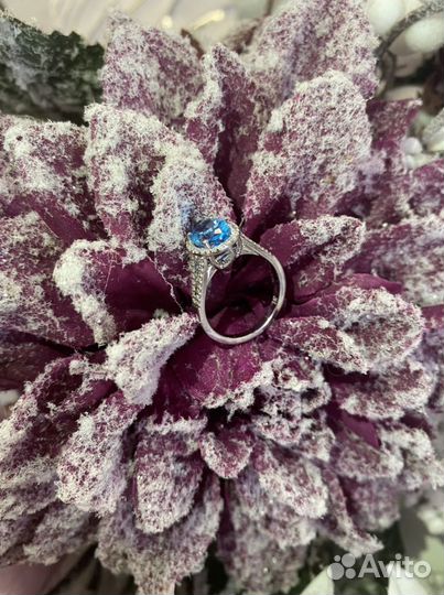 Золотые серьги и кольцо с бриллиантами и топазами