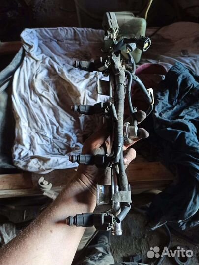 Топливная рампа форсунки Mazda 6 gg 2л