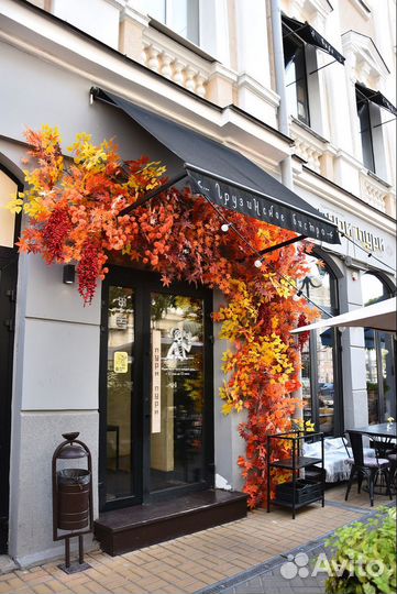 Оформление фасада и помещения цветами