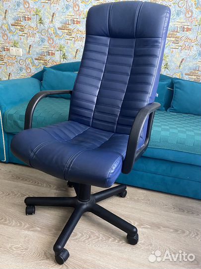 Офисное кресло