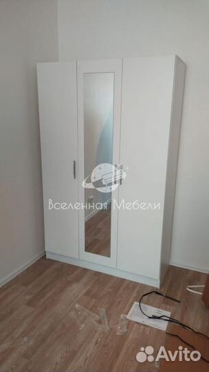 Шкаф трехстворчатый