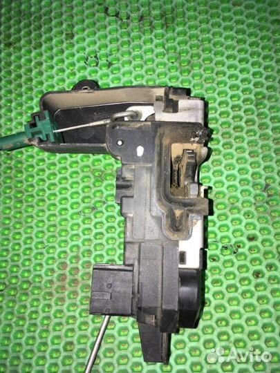 Замок двери передний левый Opel Astra H Z16XER