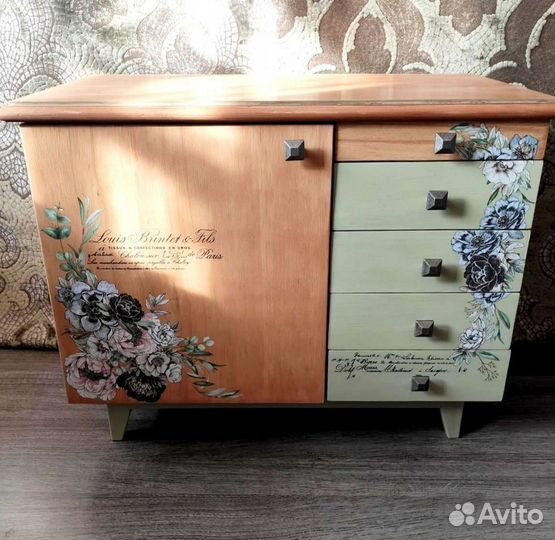 Тумбочка комодик