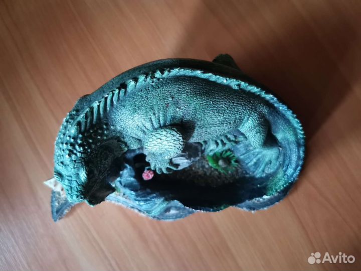 Статуэтка ящерица