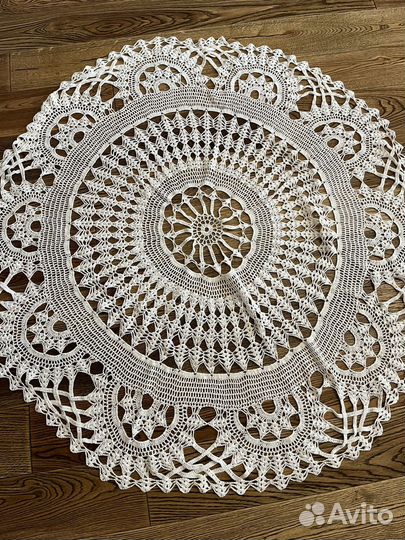 Скатерть круглая вязаная белая