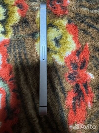 iPhone SE, 32 ГБ