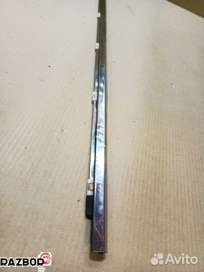 Уплотнительная резинка стекла Lexus NX Z10