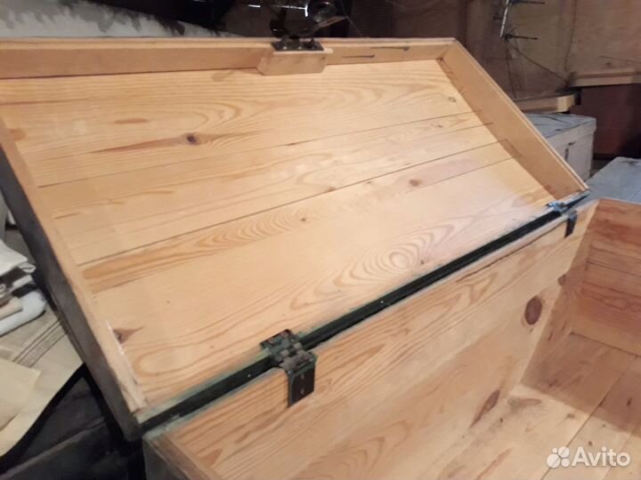 Сундук старинный