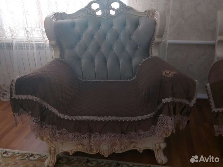 Диван