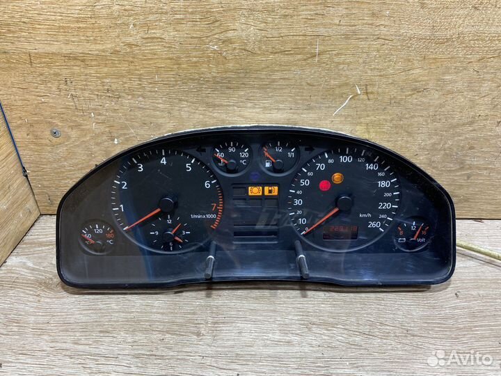 Панель приборов Audi A6 C5 бензин 1121276