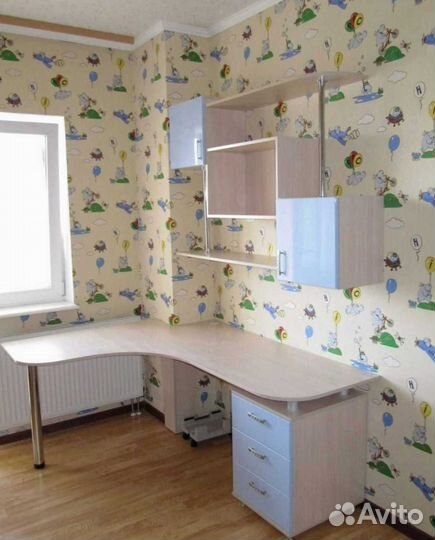 Рабочая зона в углу у окна