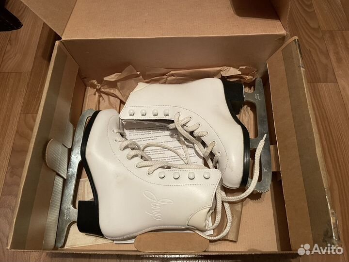 Коньки фигурные Cortina Jump