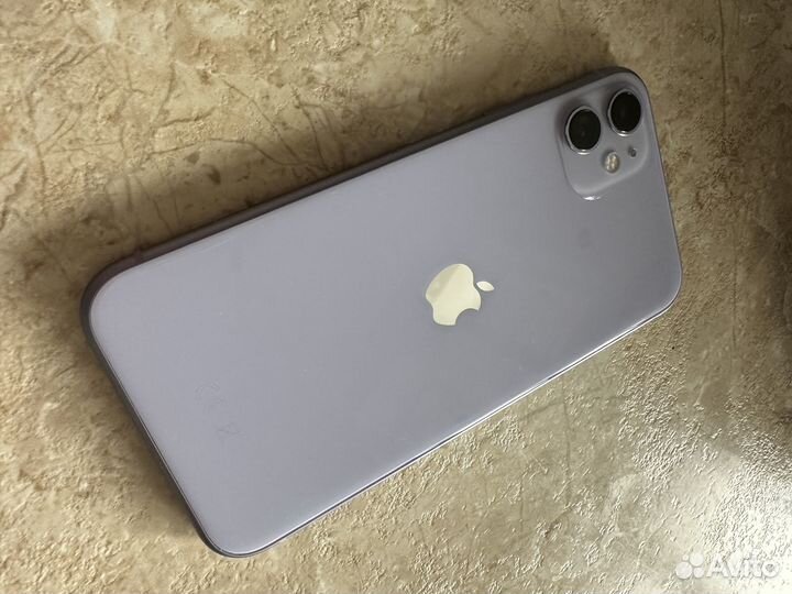 Телефон iPhone 11
