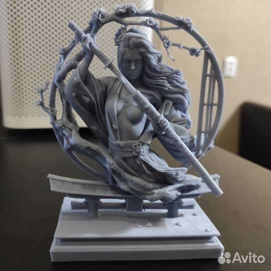 Коллекционная фигурка красивой девушки 13,5см