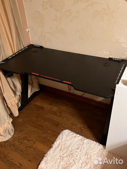 Компьютерный стол новый