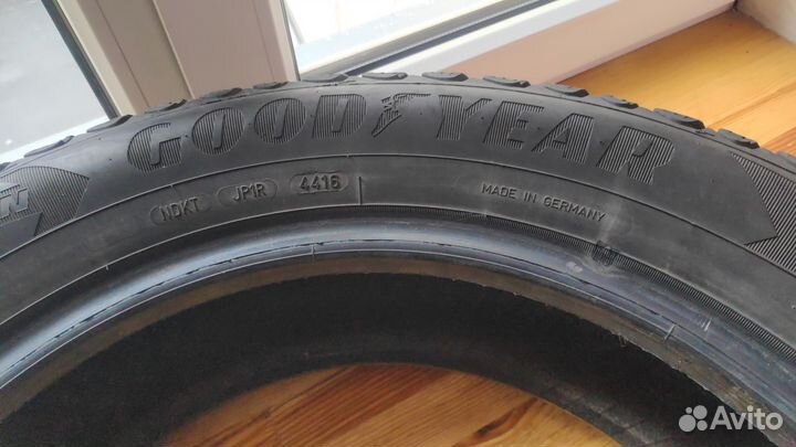 Goodyear UltraGrip Ice 215/65 R17 100T