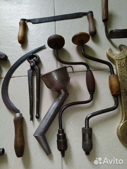 Старинный инструмент