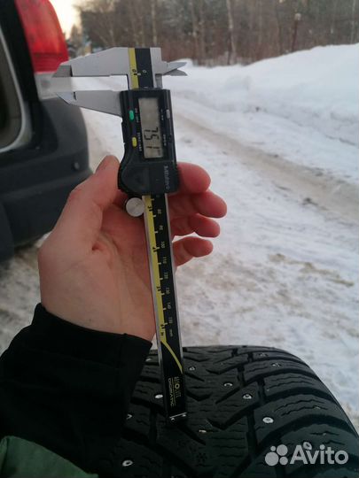 Nokian Tyres Hakkapeliitta 8 SUV 215/65 R16 102T