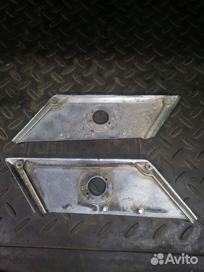 Накладка задней стойки газ-24