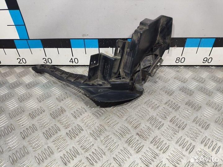 Б/У Кронштейн переднего бампера правый Merc#001