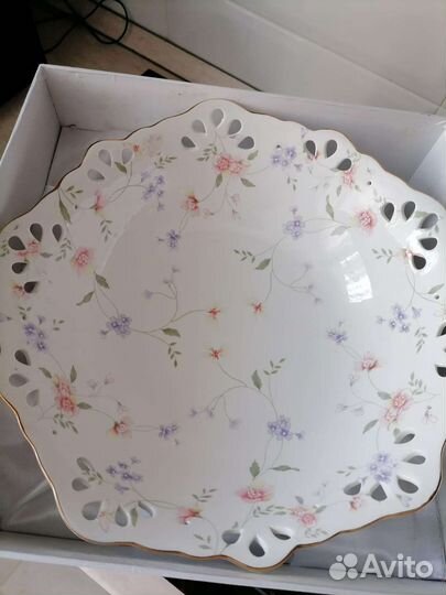 Ваза для фруктов на ножке