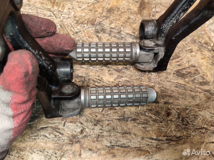 Zzr1100 90-92 задние подножки с кронштейнами