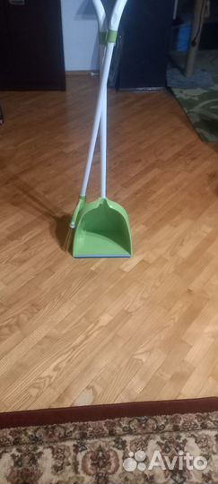 Совок с веником зелёного цвета. Не пользовались