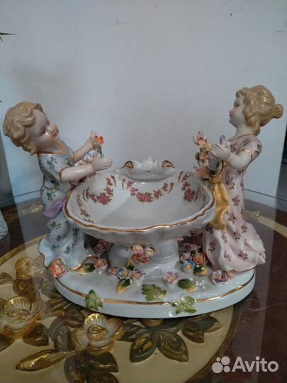 Ваза статуэтка фарфор девочки цветы лепка Красота