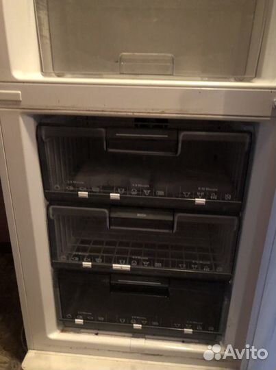 Полки и ящики для холодильника Simens б/у