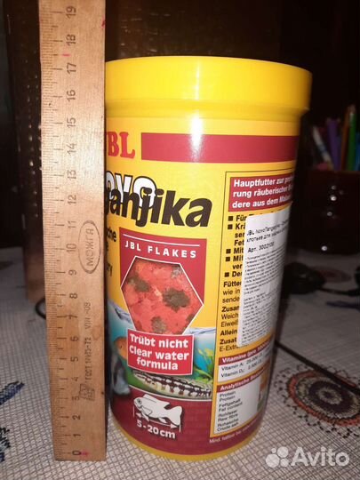 Пластиковые банки с крышкой