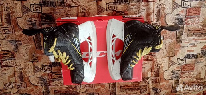 Коньки хоккейные ссм