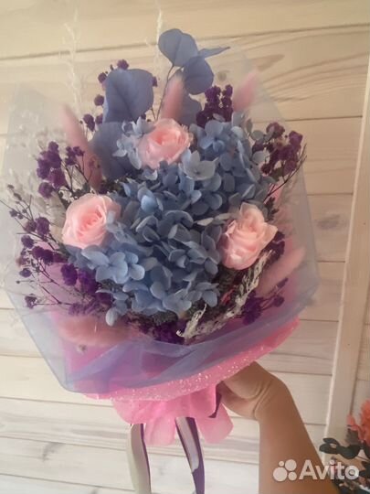 Букет из сухоцветов и стабилизированных цветов