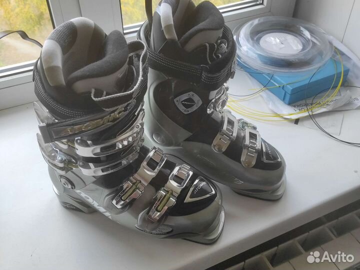 Горнолыжные ботинки atomic женские, 23.5 см