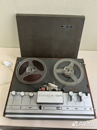 Катушечный магнитофон Соната 304 из СССР