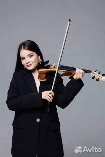 Скрипачка музыкант
