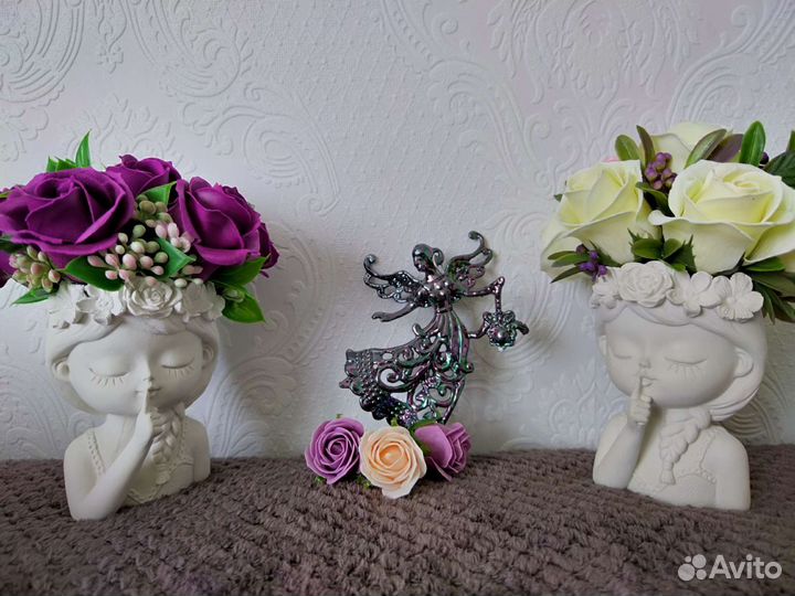 Гипсовые фигуры с цветами