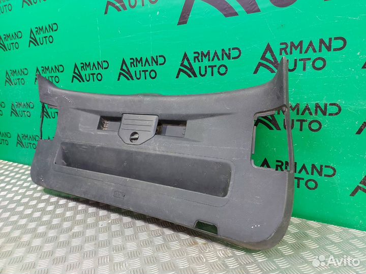 Обшивка двери багажника нижняя Volkswagen Touareg