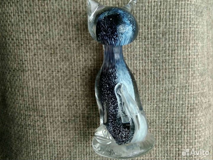 Стеклянная статуэтка кошка