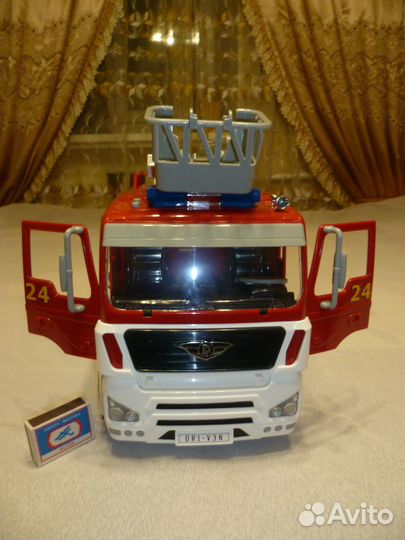 Детская игрушка пожарная машина 