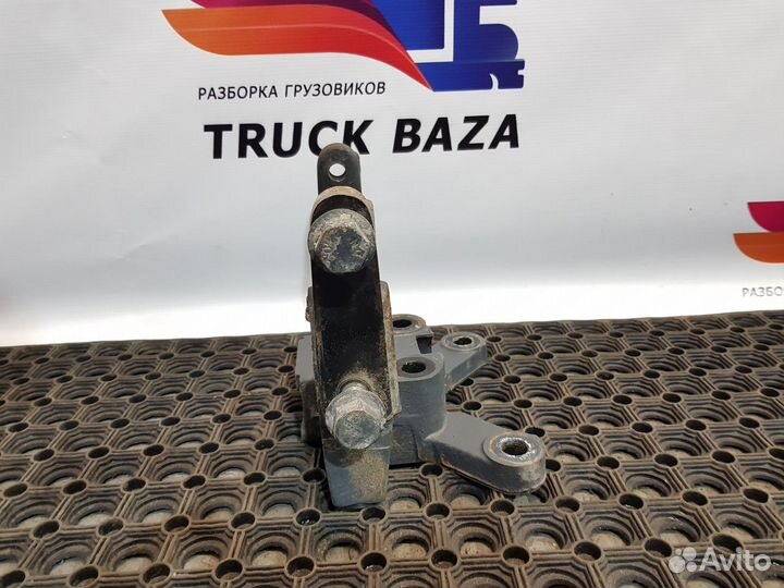 Кронштейн буксировочный