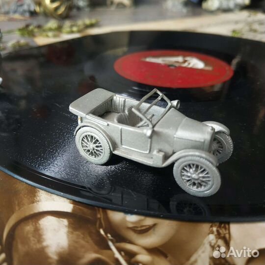 Антиквариат из Европы. Модели ретро-автомобилей