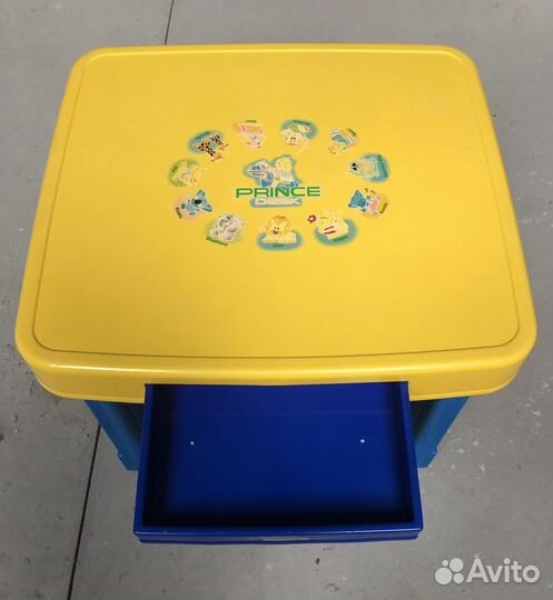 Детский стол и 2 стула