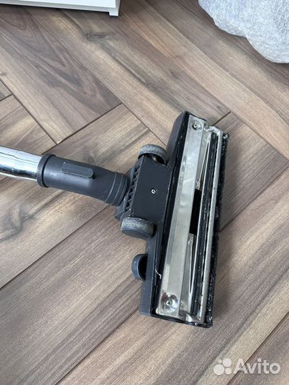 Пылесос LG 1600 ватт