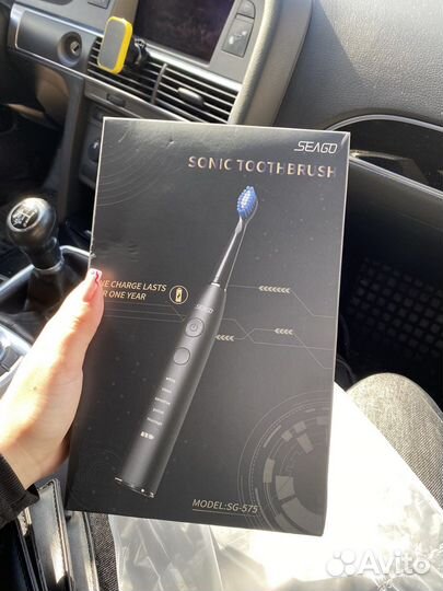 Электрическая зубная щетка новая