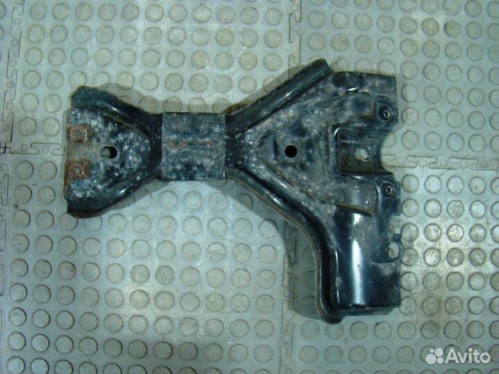 VW Tiguan 1 Кронштейн замка капота