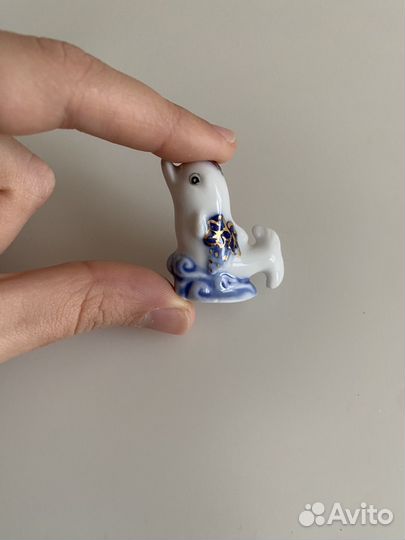 Статуэтка дельфин