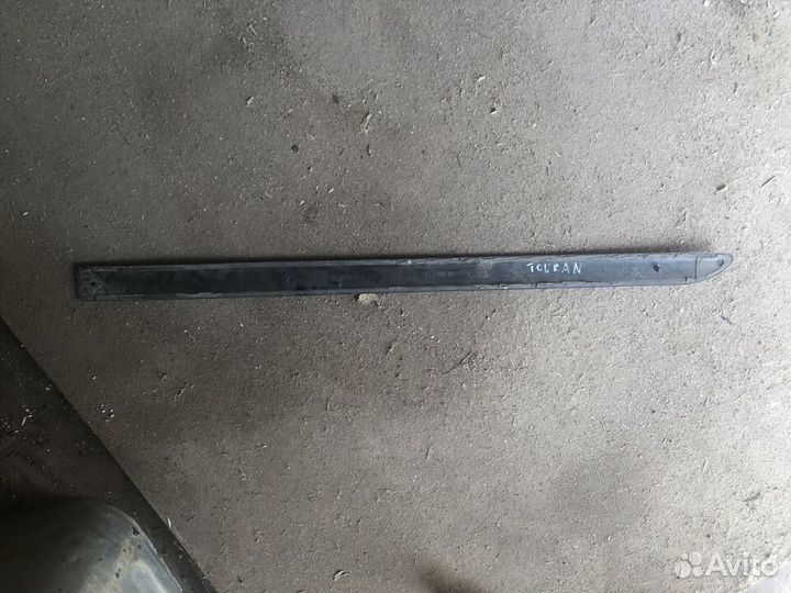 Volkswagen Touran молдинг двери задний правый