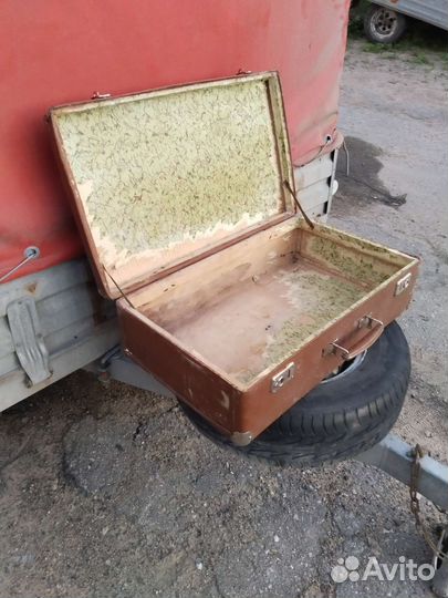 Чемодан советский фибровый
