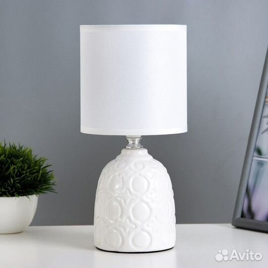 Настольная лампа 'Джастин' Е14 40Вт белый 13х13х25