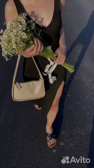 Платье с разрезом